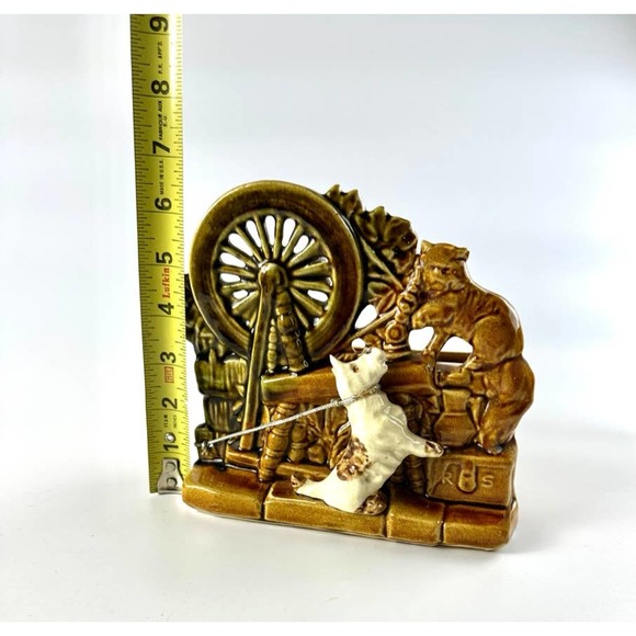 1950's McCoy Pottery Planter Dog And Cat At The Spinning Wheel 6.5" Tall - Picture 8 of 11